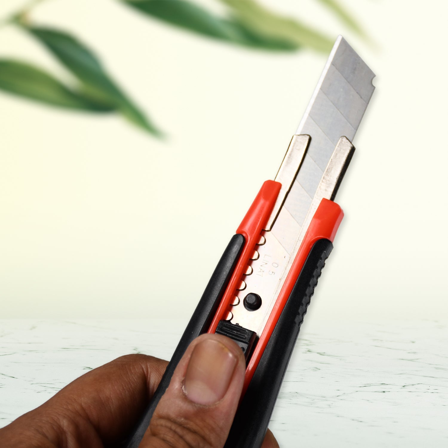 7532 Heavy Duty 18 mm Cutter Knife Set With Rubbered Handle With Extra Blades Best Use For Office and Home use DeoDap 7532 Heavy Duty 18 mm Cutter Knife Set With Rubbered Handle With Extra Blades Best Use For Office and Home use DeoDap